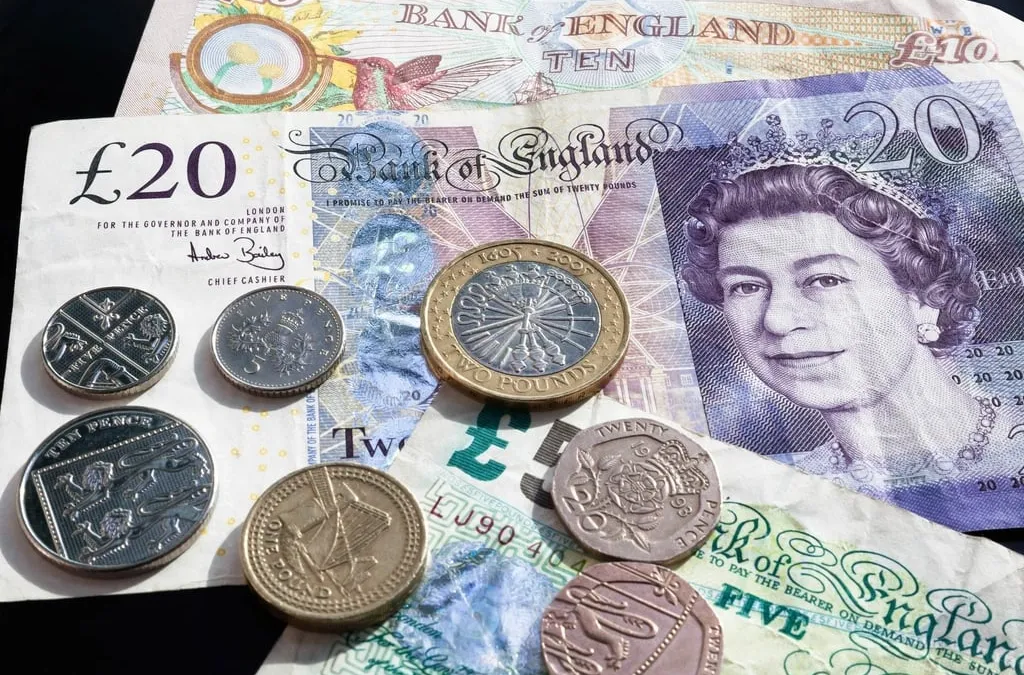 Bank of England banknotes and British coins